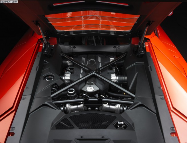 Lamborghini-Aventador-Genf-2011-37-655x503.jpg