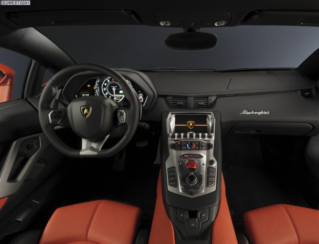 Lamborghini-Aventador-Genf-2011-Interieur-02-655x501.jpg