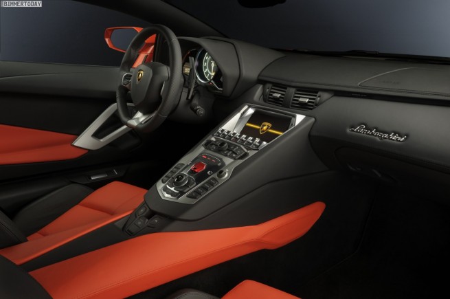 Lamborghini-Aventador-Genf-2011-Interieur-03-655x435.jpg