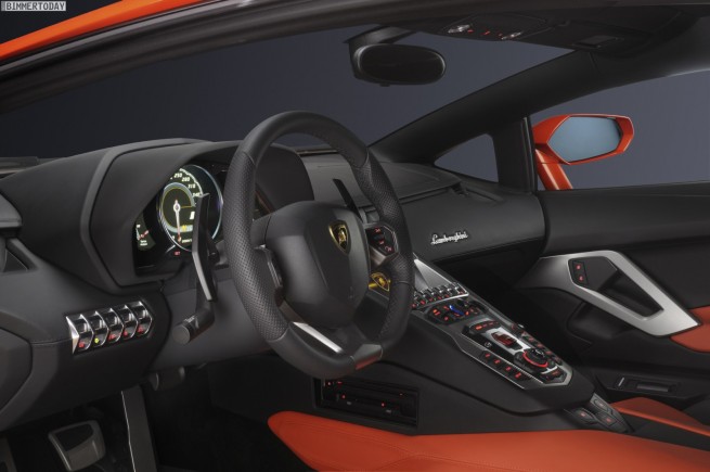 Lamborghini-Aventador-Genf-2011-Interieur-04-655x435.jpg