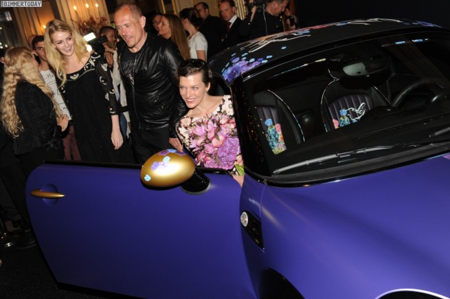 Life-Ball-MINI-2012-Franca-Sozzani-Roadster-05