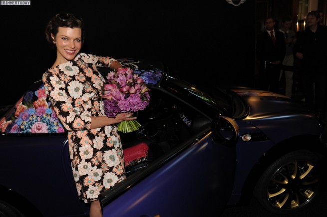 Life-Ball-MINI-2012-Franca-Sozzani-Roadster-07