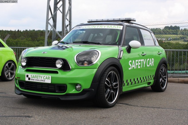 [Bild: MINI-Challenge-Sachsenring-2011-Safety-C...55x436.jpg]