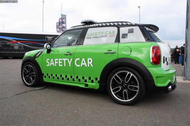 [Bild: MINI-Challenge-Sachsenring-2011-Safety-C...55x436.jpg]