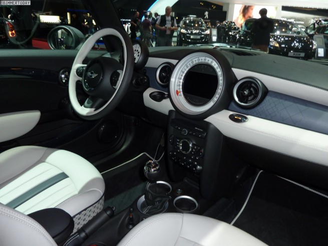 MINI-Clubman-Cooper-D-R55-LCI-MINI-Yours-Genf-2011-Interieur-02