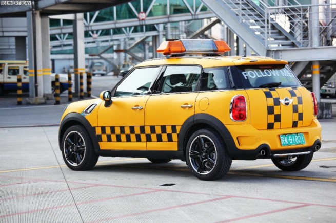 MINI-Countryman-Follow-Me-Guangzhou-Airport-05