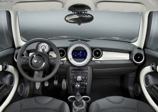 MINI-Sondermodelle-Auto-China-Peking-2012-Hyde-Park-Green-Park-Innenraum-06