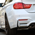 BMW M Performance Tuning am BMW M4 Coupé in Mineralweiss