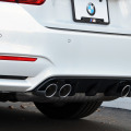 BMW M Performance Tuning am BMW M4 Coupé in Mineralweiss