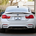 BMW M Performance Tuning am BMW M4 Coupé in Mineralweiss