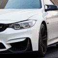 BMW M Performance Tuning am BMW M4 Coupé in Mineralweiss