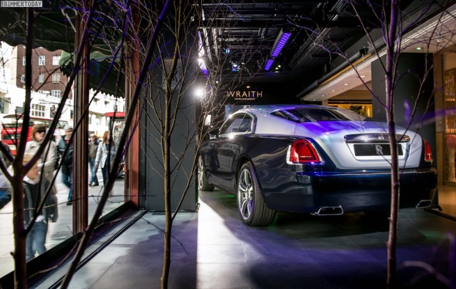 Rolls-Royce-Wraith-Harrods-London-UK-Premiere-3