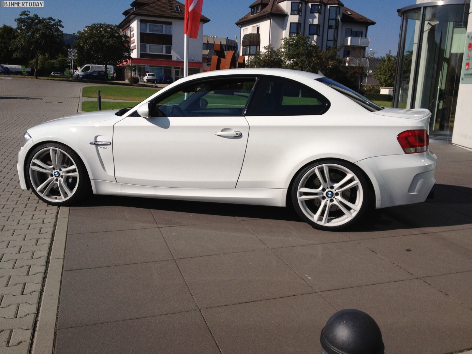 TJ-Fahrzeugdesign-BMW-1er-M-V10-Umbau-04.jpg