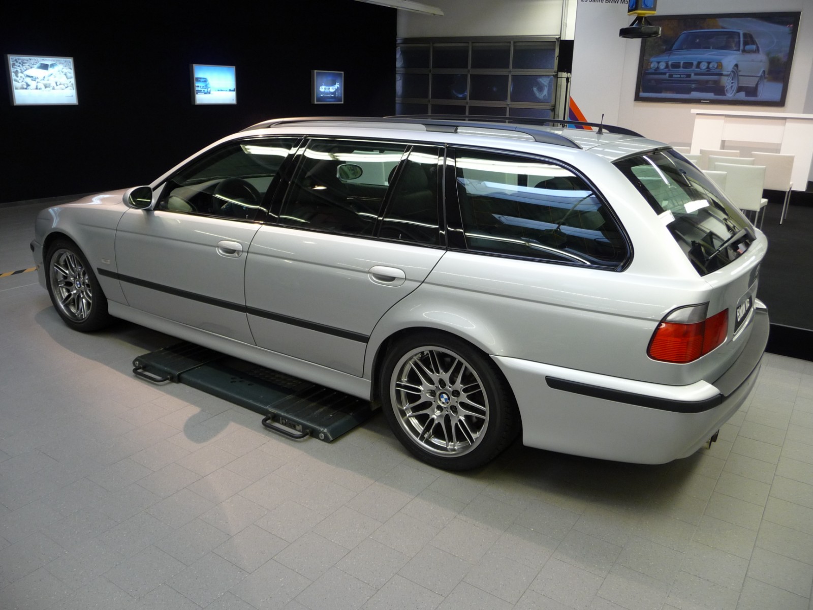 Featured image of post Bmw E39 Touring German Style Die limousine der baureihe e39 wurde im dezember 1995 als nachfolger der baureihe e34 eingef hrt