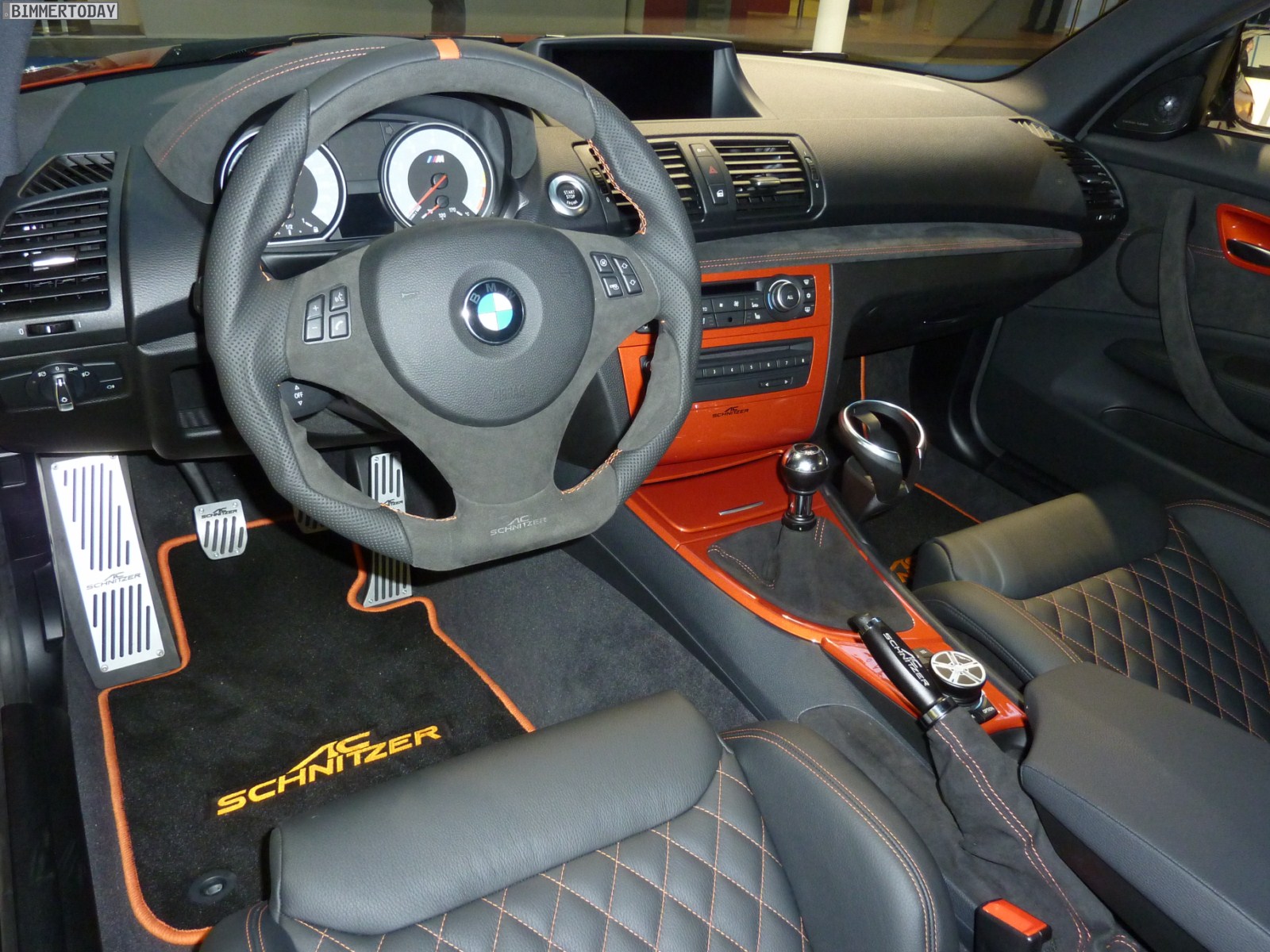 Raid Performance Lenkrad Alcantara / Weißer Indikator